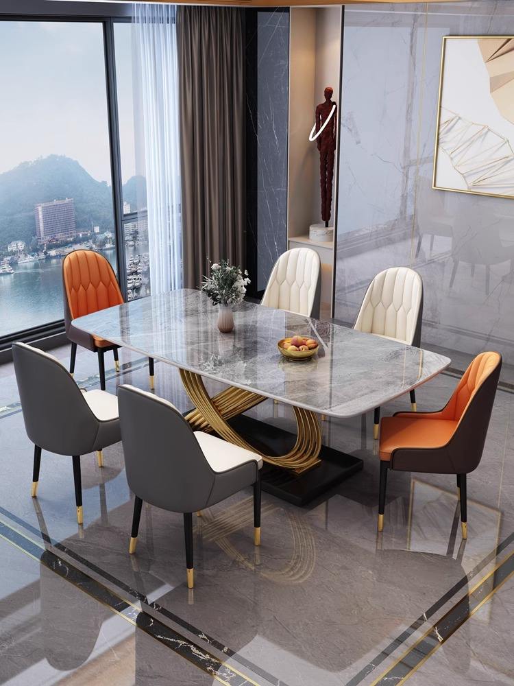 Une table avec six chaises