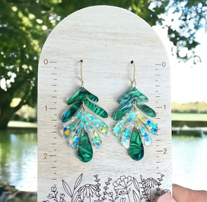 Boucles d'oreilles pendantes en acrylique feuilles tropicales scintillantes, frondes de <span class=keywords><strong>palmier</strong></span> vertes, bijoux de plage, style bohème <span class=keywords><strong>aquarelle</strong></span>, cadeau pour femme avec résine/lucite - Product Image 4