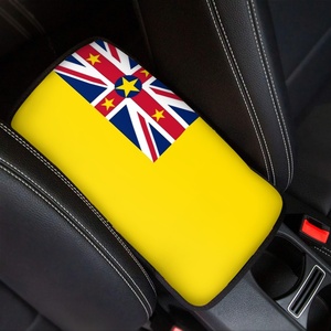 Coussin d'accoudoir universel fin pour véhicule, imprimé avec le drapeau de Niue, protection d'accoudoir portable pour voitures particulières - Product Image 1