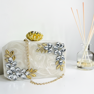 Embrayage en résine artisanal avec design en marbre Embrayage en résine tendance par crescent crafts - Product Image 1