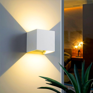 Lampada <span class=keywords><strong>da</strong></span> <span class=keywords><strong>parete</strong></span> <span class=keywords><strong>Led</strong></span> su e giù impermeabile IP65 in alluminio a <span class=keywords><strong>LED</strong></span> decorazione regolabile <span class=keywords><strong>da</strong></span> <span class=keywords><strong>parete</strong></span> <span class=keywords><strong>da</strong></span> giardino <span class=keywords><strong>design</strong></span> leggero <span class=keywords><strong>da</strong></span> <span class=keywords><strong>parete</strong></span> lampade <span class=keywords><strong>da</strong></span> <span class=keywords><strong>parete</strong></span> 10W 12W - Product Image 2