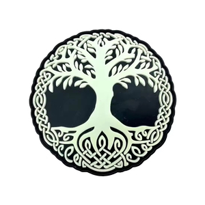 Étiquettes en caoutchouc de qualité supérieure pour sacs, vestes, vêtements, couleur personnalisée, taille, design, haute qualité, fabricant OEM ODM - Product Image 1