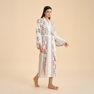 Bata de satén suave para mujer, de gasa estampada, manga larga, color marrón dorado, bordada, holgada, para dormir, ropa de casa cómoda - Product Image 2