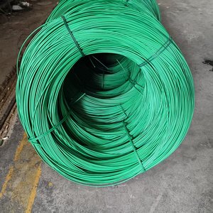 ลวดเคลือบพีวีซีเคลือบพลาสติกชุบสังกะสีขนาด2.5มม.-5มม. รั้วสีที่สวยงามลวดเชื่อมแบบแบนขายดี - Product Image 3