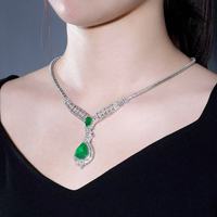 SGARIT Fine Jewelry Colliers Or 18 carats Production afghane 11.36ct + Production colombienne 2.25ct l Collier émeraude