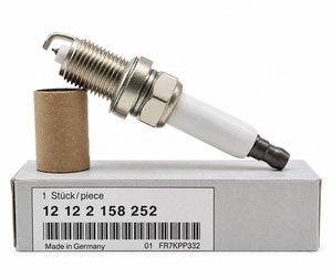 Precio al por Mayor 12122158252 IZFR6H11 Bujía para BMW E46 E60 E65 E70 E81 E88 E90 E92 X5 A6 550i 650i 750i - Product Image 1
