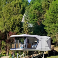 Maison-capsule mobile moderne avec système d'énergie solaire, logement extérieur/de secours en cas de catastrophe
