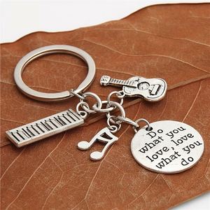Vente en gros de porte-clés vintage sur le thème de la musique (guitare, piano) avec breloque à citation inspirante, bijoux pour les amateurs de musique, cadeaux - Product Image 3