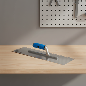 Espátula para yeso AUSONIA, para pegamento, hoja de acero inoxidable de 42x12 cm, dientes de 10x10 mm, mango de goma, fabricada en Italia, para yeso veneciano. - Product Image 2