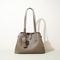 Sac à bandoulière grande taille pour femme en cuir véritable de première qualité avec fermeture à loquet et sangle unique, nouvelle tendance 2026, personnalisable ODM/OEM, fournisseur grossiste