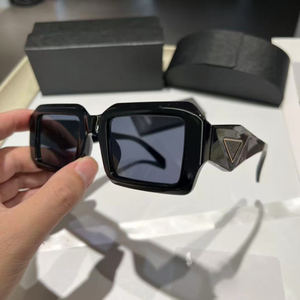 Nuovi Occhiali da Sole di Lusso Firmati Unisex, Montatura Quadrata Semplice Bianca in PC, con Logo per Donna - Product Image 1