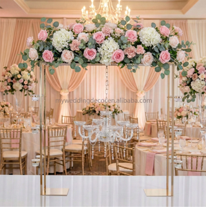 K26 Décorations de table de mariage modernes et durables de haute qualité, arche en métal doré de 90 cm avec support à fleurs pour accessoires de dîner aux chandelles - Product Image 1