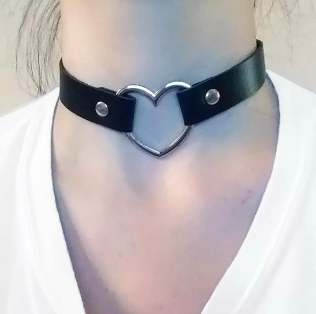 heart choker outfit