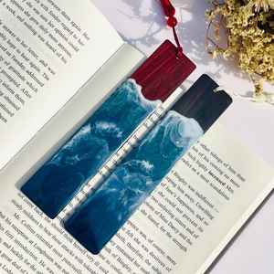 Marcadores de Libros de Resina y Madera Hechos a Mano, Marcadores Artísticos con Madera Natural y Diseño Decorativo de Resina - Product Image 1