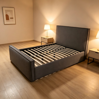 Cadre de lit rembourré gris moderne avec rangement, design de lit moelleux, tête de lit en bois, options taille Queen et King, mobilier de chambre minimaliste