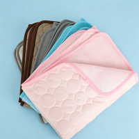Tapis rafraîchissant en soie glacée pour animaux de compagnie, tapis d'été rafraîchissant, tapis de canapé, respirant, antidérapant et résistant aux morsures, coussin rafraîchissant pour niche, tapis d'été rafraîchissant pour animaux
