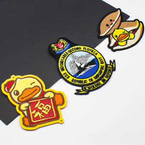 Personnalisable chaleur Snapback chapeau tissé patchs thermocollants vêtements brodés coton Polyester lettre patchs facile fer sergé PVC - Product Image 3