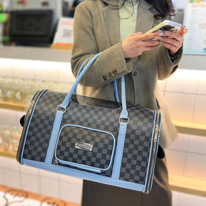 Lüks PVC Kare Fermuarlı Yumuşak Kenarlı Evcil Hayvan Taşıma Çantası, 7 kg'a Kadar Kediler ve Köpekler için Katlanabilir Taşınabilir - Product Image 2