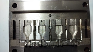 Chuyên nghiệp dọc tiêm khuôn nhà sản xuất cáp USB cắm khuôn DC AC Cáp nối khuôn mẫu cho máy đúc - Product Image 4