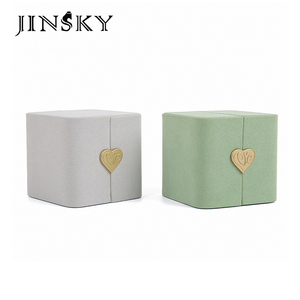 Boîte à bijoux Jinsky en microfibre avec boucle dorée en forme de cœur, double ouverture, pour ranger les bagues et les pendentifs, boîte de présentation d'accessoires de bijouterie - Product Image 2