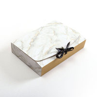 Nouveaux vêtements personnalisés coffret cadeau papier d'art avec revêtement UV et ruban gaufré de stratification mate pour chaussettes emballage cadeau