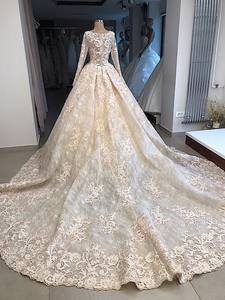 Vestido de boda de lujo de manga larga, con encaje y cuentas - Product Image 3
