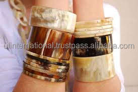 Venta caliente Diseño personalizado Ventas al por mayor Brazalete blanco Brazalete de forma redonda con brazalete de cuerno de color natural de alta venta - Product Image 5