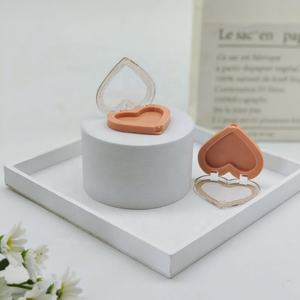 Estuche Compacto Ecológico de Plástico para Paleta de Sombras de Ojos, Empaque en Forma de Corazón para Rubor en Crema con Cristales - Product Image 2