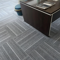 Butik Otel Lobisi Modern Moquette 50x50cm Geometrik Desenli Naylon Modüler Zemin Sistemi Ofis Halı Karoları Golf ve Ev Kullanımı İçin