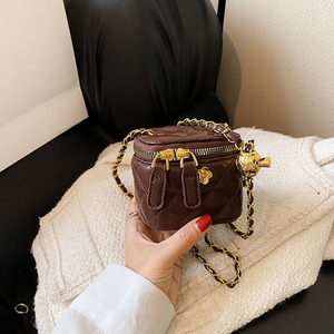 Nouveau <span class=keywords><strong>Sac</strong></span> Bandoulière Mini Box 2026 pour Filles, <span class=keywords><strong>Sac</strong></span> Carré Matelassé en Jean, Petit <span class=keywords><strong>Sac</strong></span> <span class=keywords><strong>à</strong></span> Chaîne, <span class=keywords><strong>Sac</strong></span> <span class=keywords><strong>à</strong></span> <span class=keywords><strong>Main</strong></span> Mini Camélia Tendance pour Femmes - Product Image 4