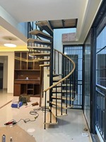 Escalier en colimaçon transparent en verre Prima, anti-chute, en acier galvanisé, assemblé, décoratif, pour hall d'exposition