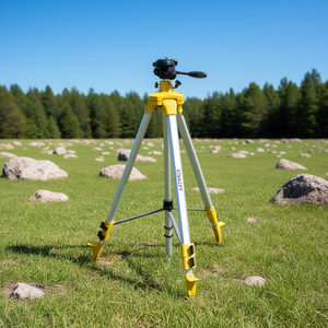 Trépied Stanley avec base réglable en aluminium pour la topographie et le nivellement - Product Image 3