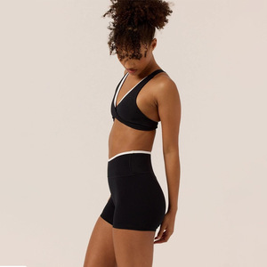 Conjunto de yoga para mujer europeo-americano: Top tubo con bloques de color <span class=keywords><strong>y</strong></span> almohadillas, pantalón deportivo de cintura alta, ajustado, hasta el tobillo, de secado rápido. - Product Image 3