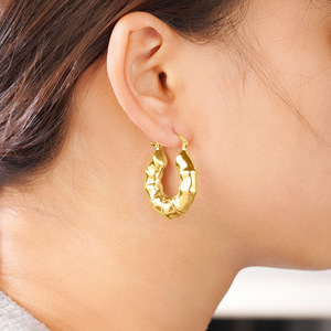 Orecchini a polsino a forma di U con design in bambù, stile francese, gioielli alla moda da donna, accessorio minimalista per l'uso quotidiano - Product Image 4