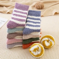 Nouvelle Arrivée Transfrontalière Chaussettes Mi-mollet Rayées pour Femme en Polaire Corail Hiver Épaisse et Anti-bouloches, en Fibre d'Acétate Jacquard, pour la Maison et le Sommeil