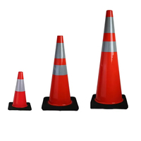 Cônes de signalisation routière réfléchissants en PVC flexible orange et blanc pour la sécurité routière sur autoroute