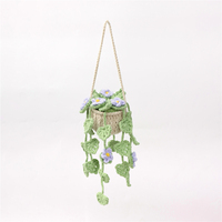 Panier suspendu artisanal en crochet Art Déco, orné de petites fleurs colorées, pour intérieur/extérieur, maison, bureau, rebord de fenêtre, étagère, voiture