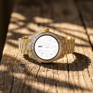Reloj de lujo para hombre con diamantes incrustados en oro amarillo Baguette, esfera redonda digital. - Product Image 1