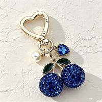 Bling strass kersen sleutelhanger met hartvormige haak parel fruit tas charme schattig dames handtas hanger sleutelring cadeau