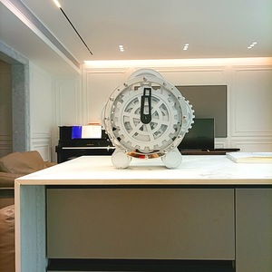 Horloge à engrenages mobiles OEM avec roues, mécanisme d'horloge à engrenages rustique et chiffres romains - Product Image 3