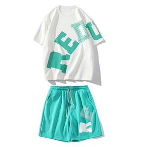 ชุดเซ็ตเสื้อยืดลายกราฟิกและกางเกงขาสั้นสองชิ้นสำหรับผู้ชาย แฟชั่นฤดูร้อนลำลอง พิมพ์ลายแขนสั้น - Product Image 1