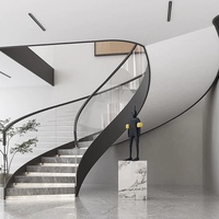 Fournisseur en gros Escalier intérieur en colimaçon en marbre personnalisé Escalier moderne économique incurvé avec garde-corps en verre pour villas à usage domestique
