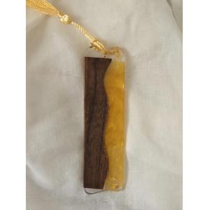 Marcadores de páginas únicos creados con resina artesanal y marcapáginas de madera para lectores y escritores - Product Image 1