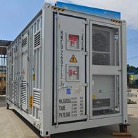 Conteneur BESS mobile avec ventilateur, aménagement de salle de batteries extérieure et connexions de câbles de projet