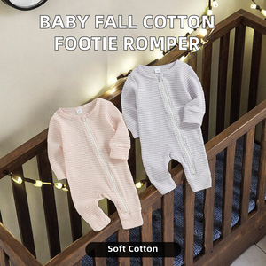 1 pièce Combinaison unisexe en coton pour l'automne, motif uni, manches à volants, en tissu gaufré, avec fermeture auto-agrippante, pour nourrissons et tout-petits - Product Image 2