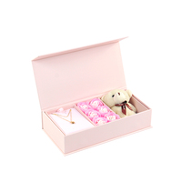 Boîte-cadeau d'emballage de bijoux de fleur de savon magnétique rose de logo personnalisé pour la Saint-Valentin fête des mères avec insertion de mousse de velours