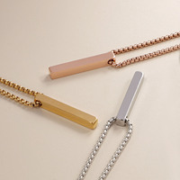 Collier de couple tendance avec pendentif personnalisé, en acier inoxydable plaqué or 18 carats, avec barre vierge et chaîne à maillons, bijoux à la mode