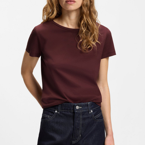 Sweat à capuche pour homme au look moderne défini, conçu pour une mouvementation décontractée, avec un design intelligent et un confort quotidien appréciable. - Product Image 1