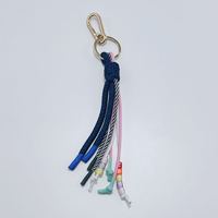 Llavero de mosquetón con borla de cuerda de poliéster tejida y cuentas con letras, estilo Y2K, colgante elegante para bolso y accesorios colgantes