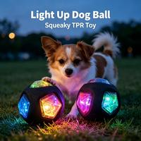 LED-Vibrationslicht-Hundeball, Quietschendes TPR Interaktives Kauspielzeug, Bissresistentes Nachtspiel-Haustierspielzeug